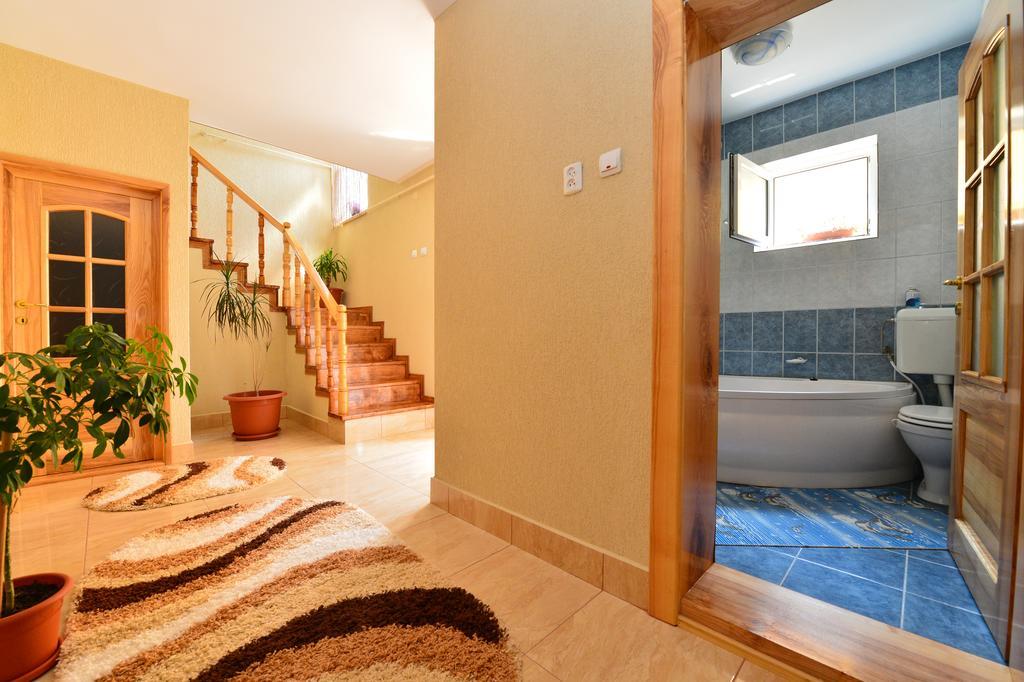 Casa Vio Hotel Hátszeg Kültér fotó